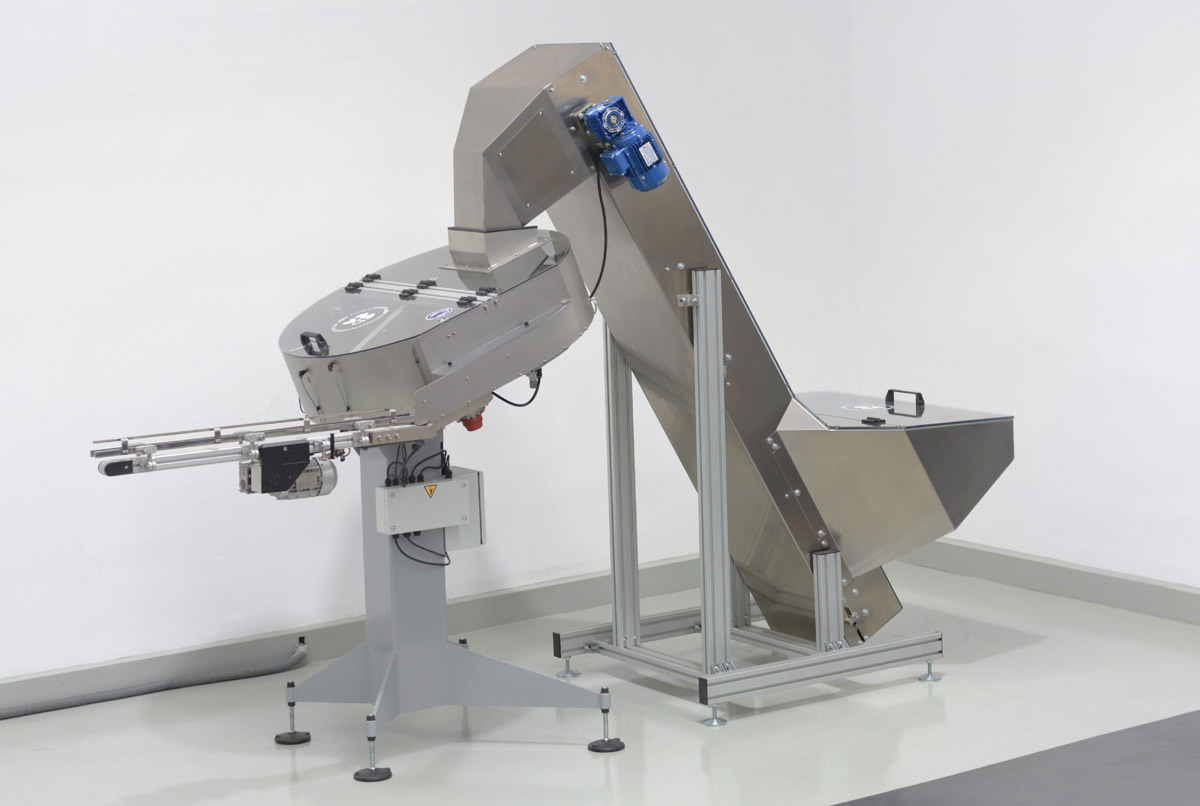 Sistemas centrifugos para el posicionamiento de botes y tapones con demandas de alta cadencia vista lateral completa